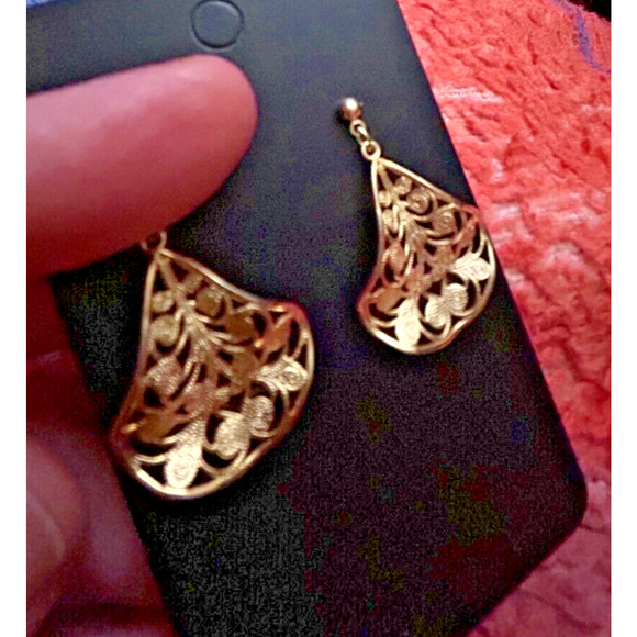 Vintage 1990's Gold Tone Dangle Earrings - Picture 8 of 10